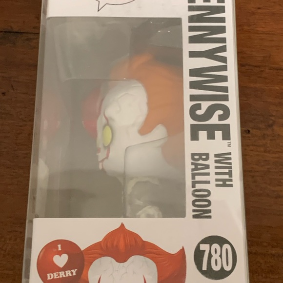 Pennywise Funko Pop with Balloon - Picture 4 of 5